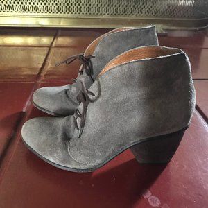 Coclico taupe suede laced shoe/bootie, size 35